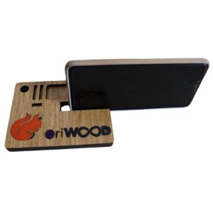 Support Téléphone Oriwood – Élégance et Praticité  Transformez votre espace avec le Support Téléphone Oriwood. Ce produit raffiné, fabriqué en bois noble, combine simplicité et efficacité. Il est idéal pour ceux qui recherchent un accessoire esthétique et fonctionnel.